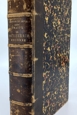 Book cover: Traite de Patisserie Moderne
