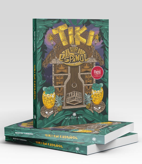 A stack of copies of Tiki en Espanol