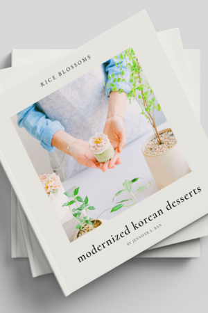 Book Cover: Modernized Korean Desserts: Rice Blossoms